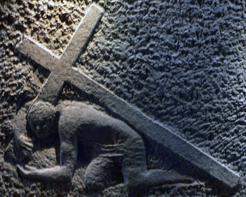 IX. ESTACIÓN: Jesús cae por tercera vez