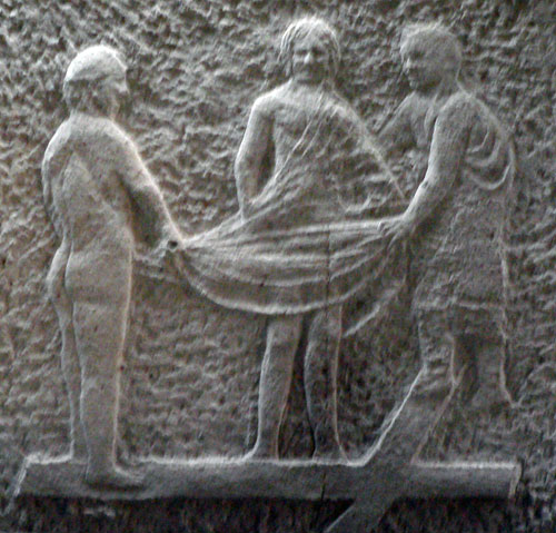 X. ESTACIÓN: Jesús, despojado de sus vestidos
