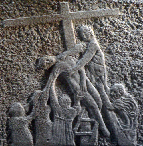 XIII. ESTACIÓN: El cuerpo de Jesús es bajado del sepulcro